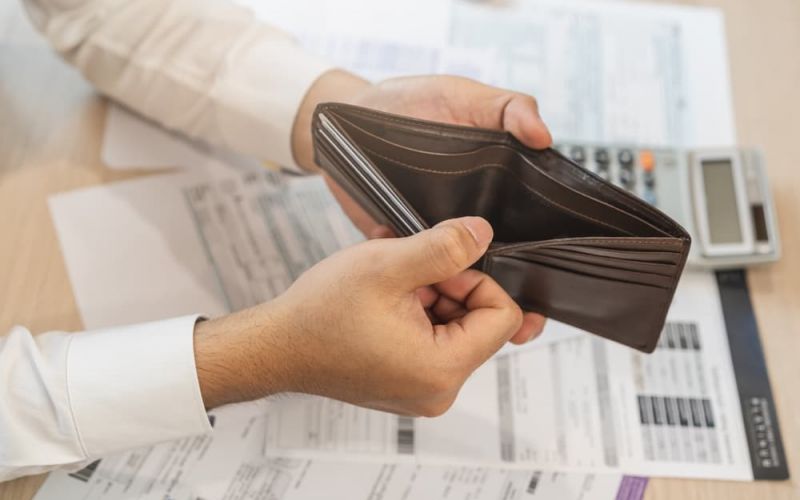 Economic Damages Beyond Medical Bills: Lost Wages, Future Earnings, and Household Services in Florida Claims