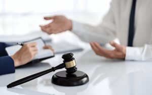 Lawyer and client negotiation in legal judgement consulting.